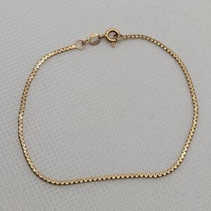 Elegant Gold Chain Bracelet